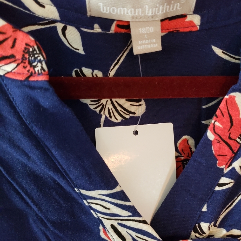🆕️Ladies Tunic​ - Picture 5 of 8